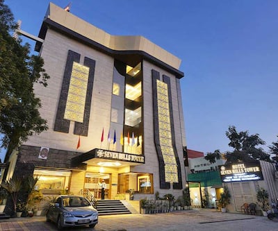 https://imgcld.yatra.com/ytimages/image/upload/t_hotel_yatra_city_desktop/v1428666106/Domestic Hotels/Hotels_Agra/Hotel Seven Hills Tower/Overview.jpg